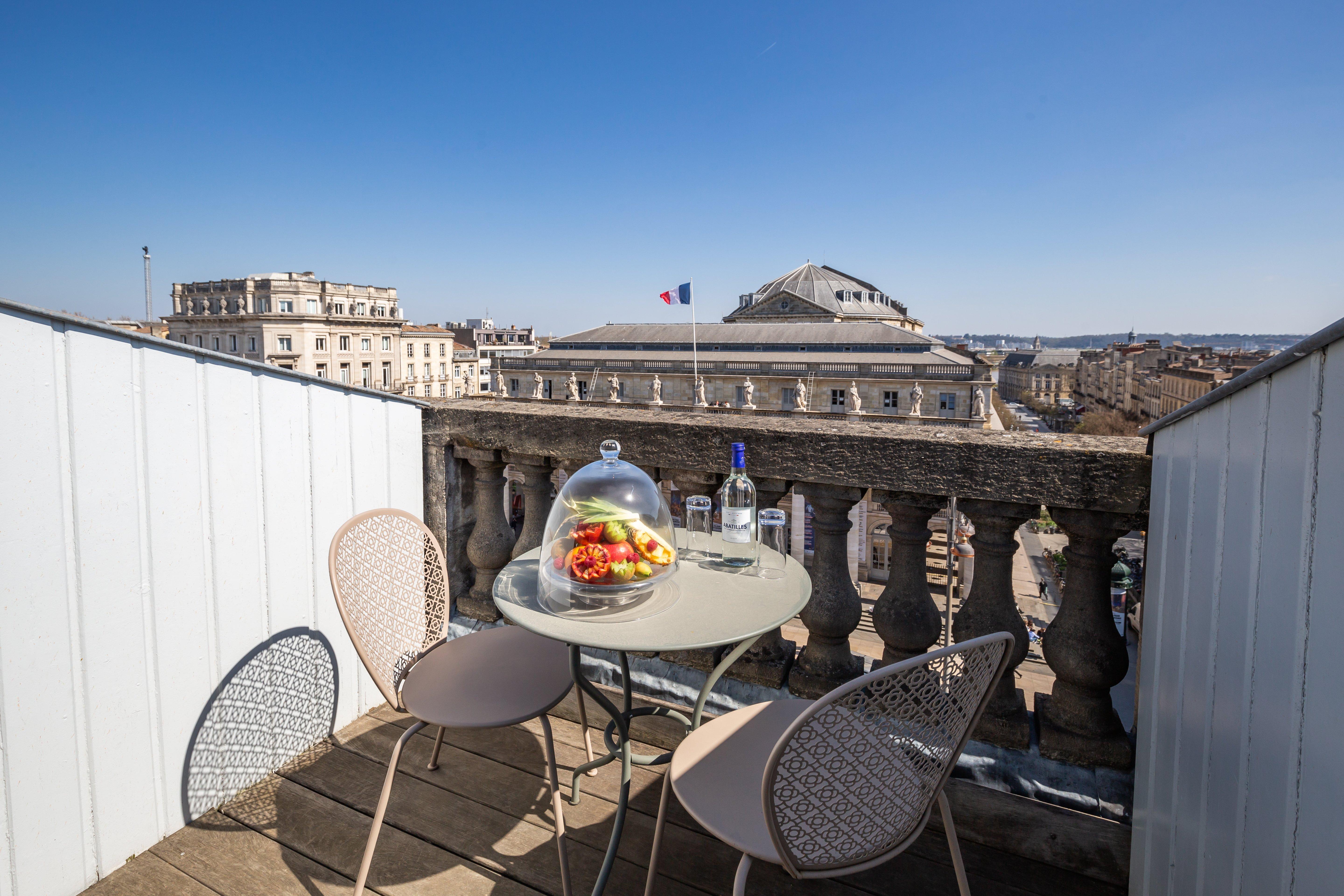 فندق InterContinental Bordeaux Le Grand المظهر الخارجي الصورة A balcony in Paris
