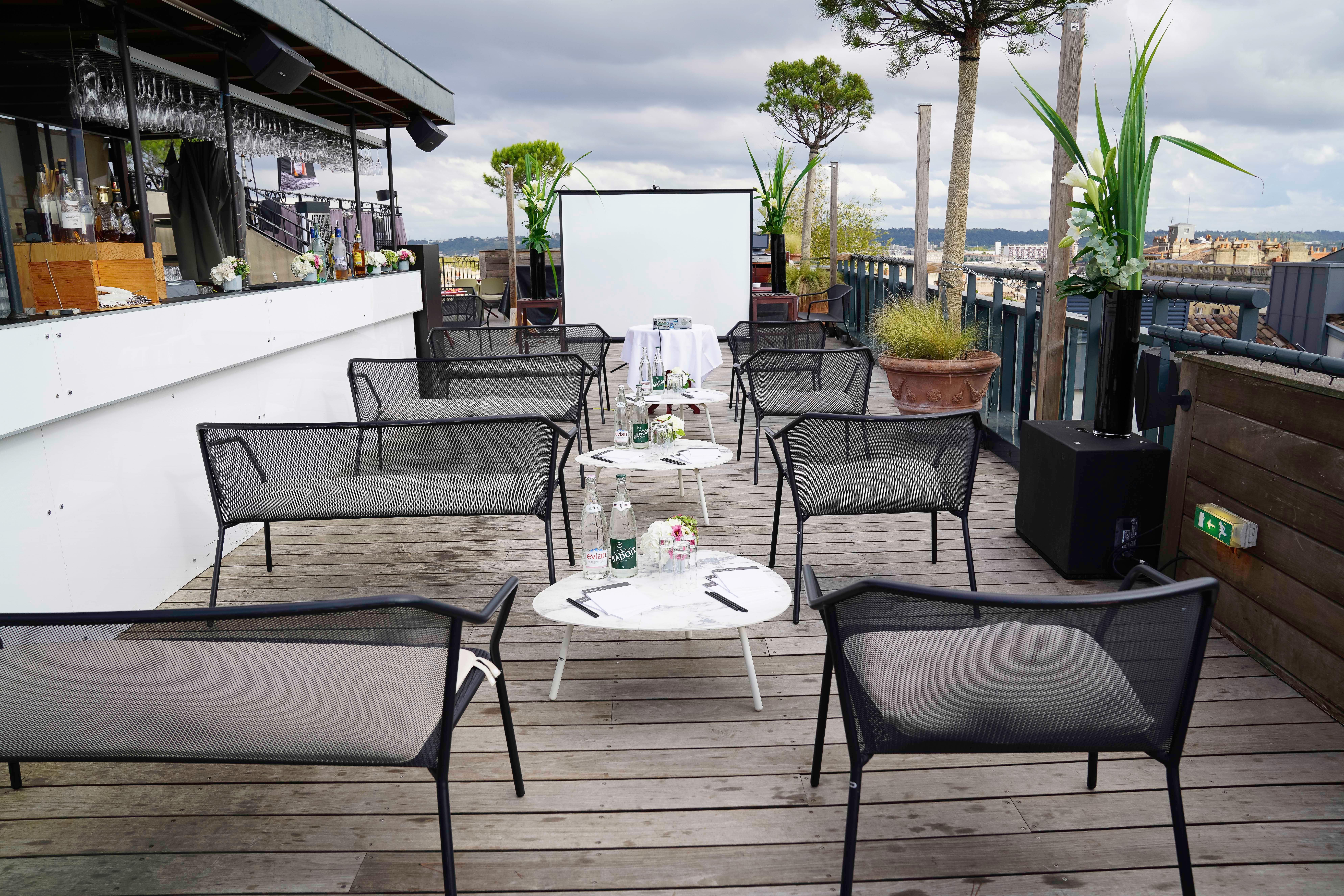 فندق InterContinental Bordeaux Le Grand المظهر الخارجي الصورة The rooftop bar