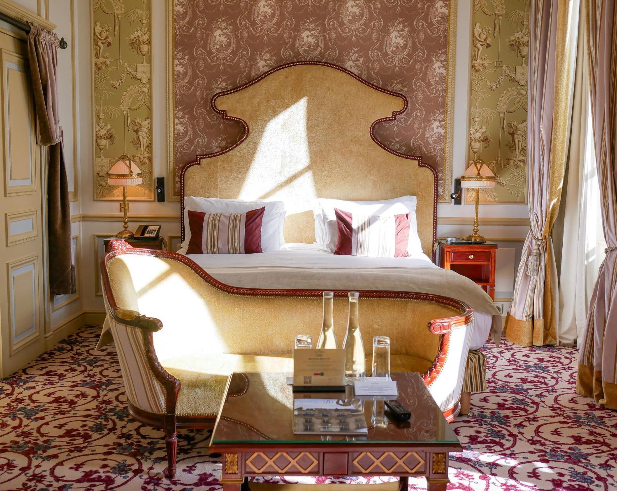 فندق InterContinental Bordeaux Le Grand المظهر الخارجي الصورة A suite at the Hotel de Crillon